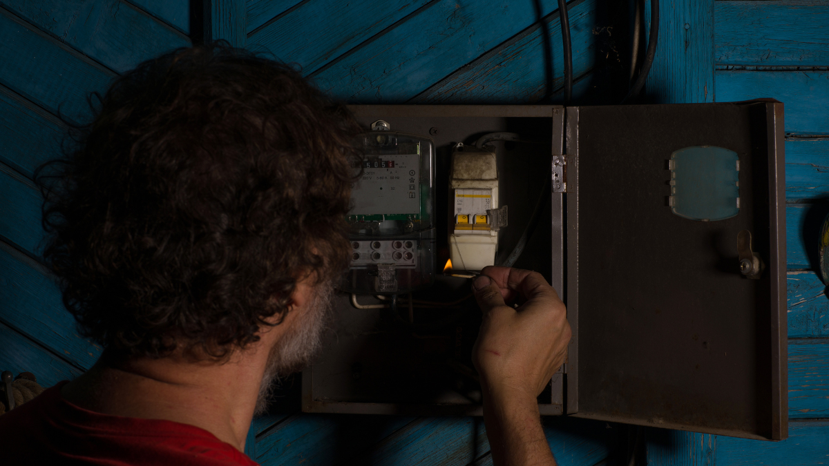 Apagones en Ecuador afecta las jornadas de los ciudadanos.