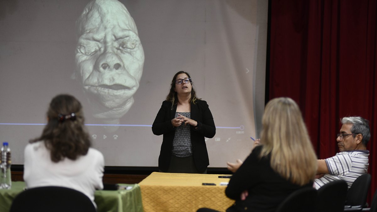 Los análisis fueron expuestos por investigadores al personal de la dirección municipal de Patrimonio.