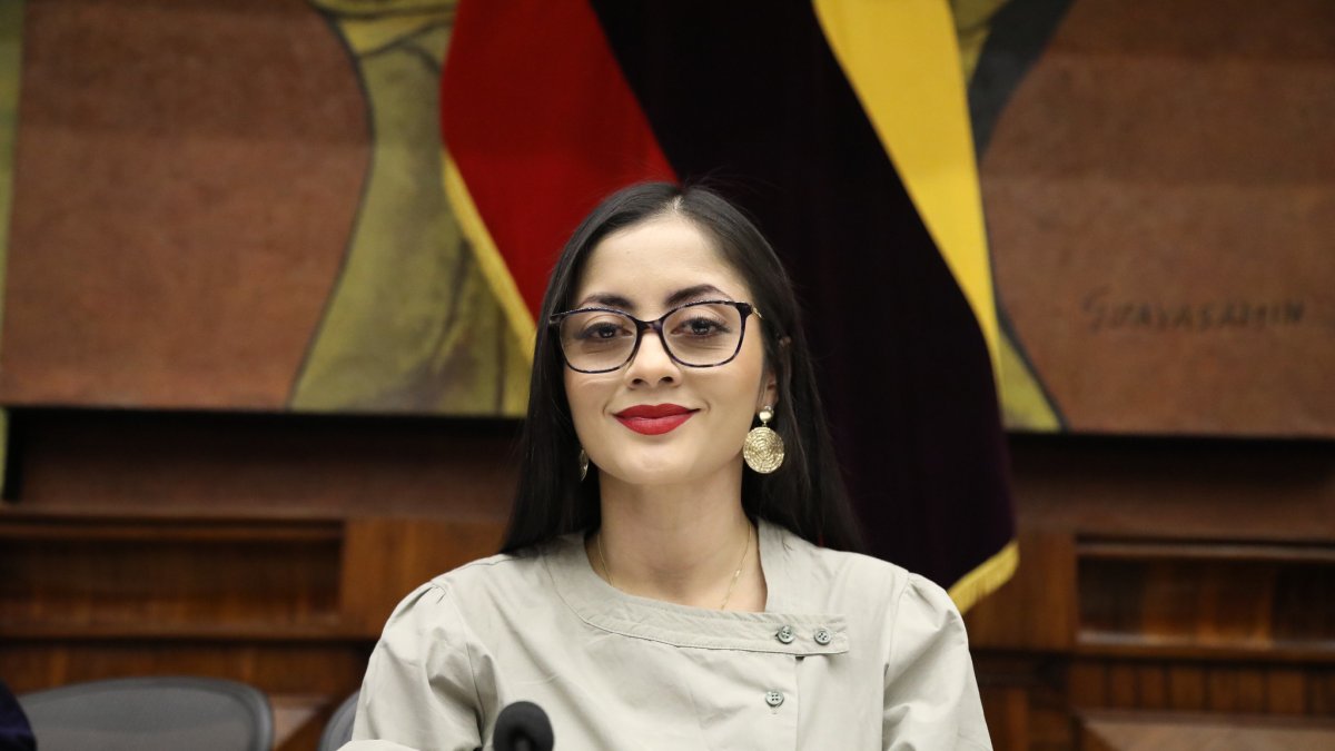 Viviana Veloz asumirá temporalmente la Presidencia de la Asamblea, luego de que Henry Krofnle renuncie para ser candidato presidenicial.