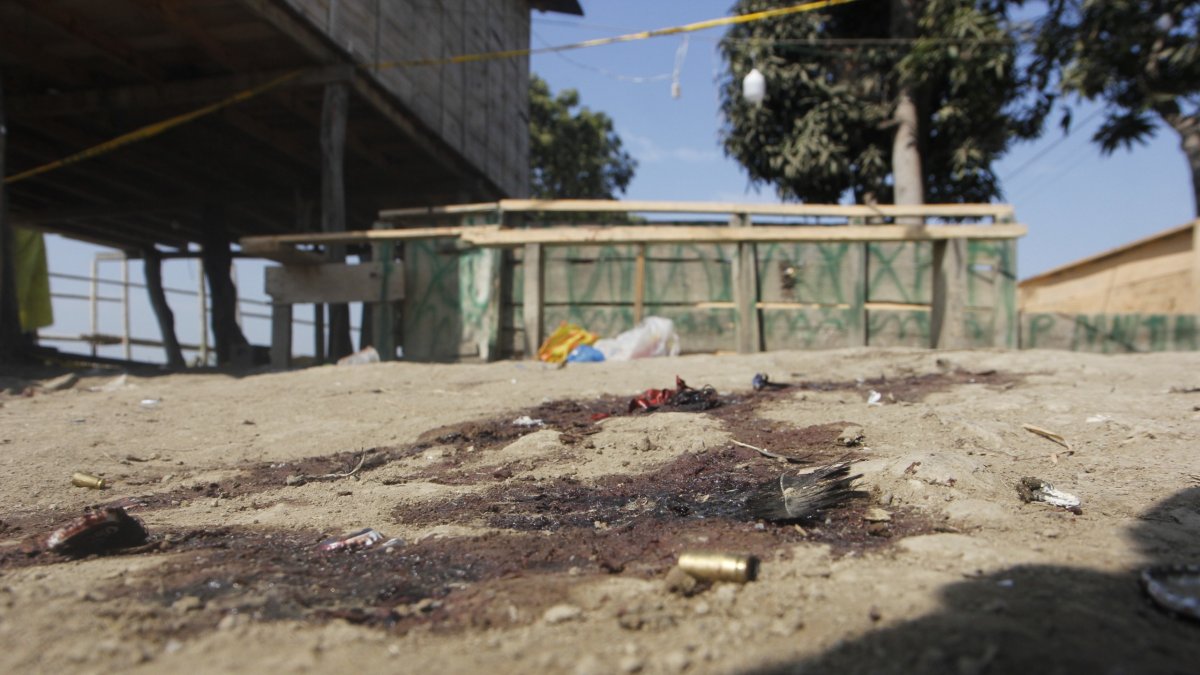 Rastro. El dueño de la casa y organizador del evento falleció en el ataque. Ahora el predio es escena del crimen.