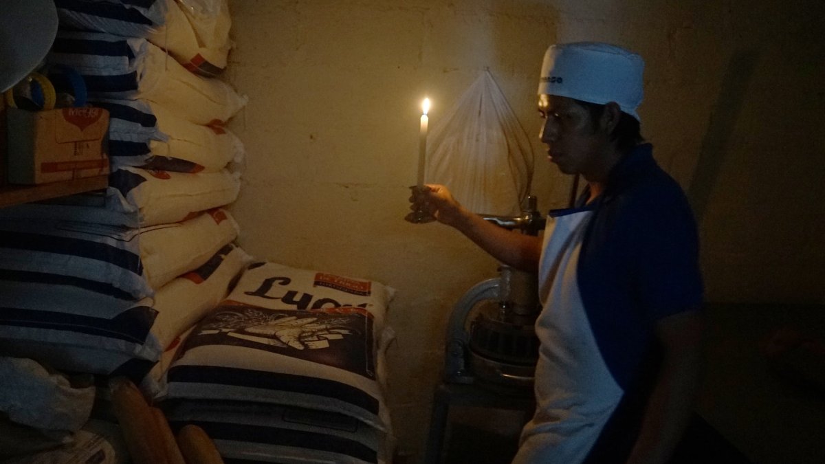 Los apagones han complicado las actividades productivas en Ecuador.