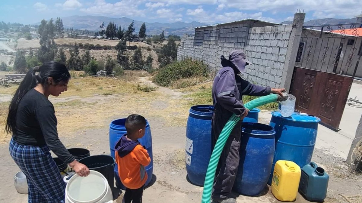 La entrega del agua por tanqueros continuará en el cantón.


AG-EXTERNOS