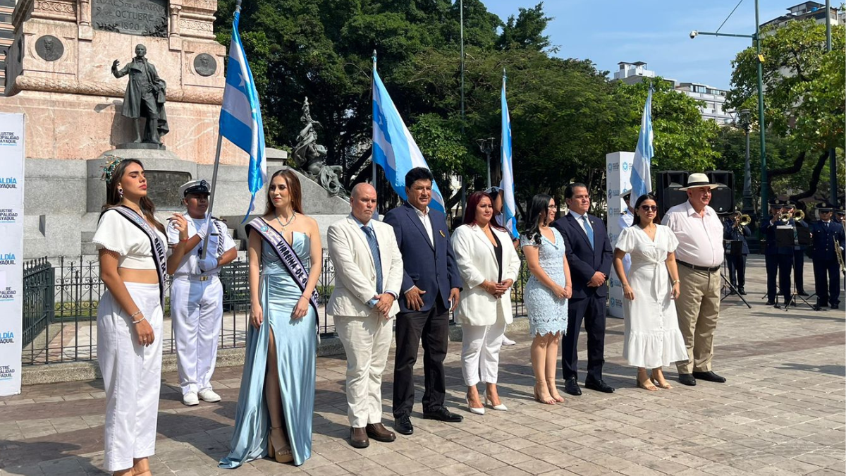 Autoridades y soberanas guayaquileñas estuvieron en el evento.