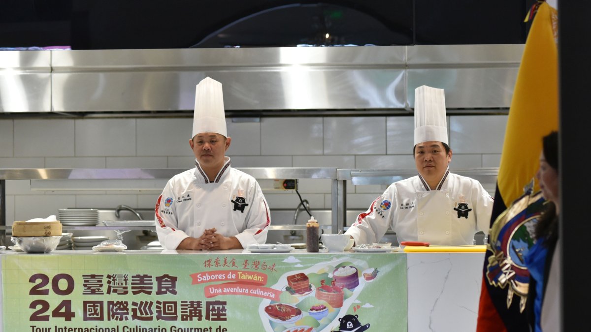 Los chefs desarrollaron un taller en vivo para espectadores, demostrando la preparción de platos emblemáticos.