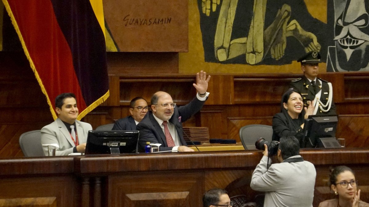 Henry Kronfle se inscribirá este 2 de octubre de 2024 como candidato presidencial.