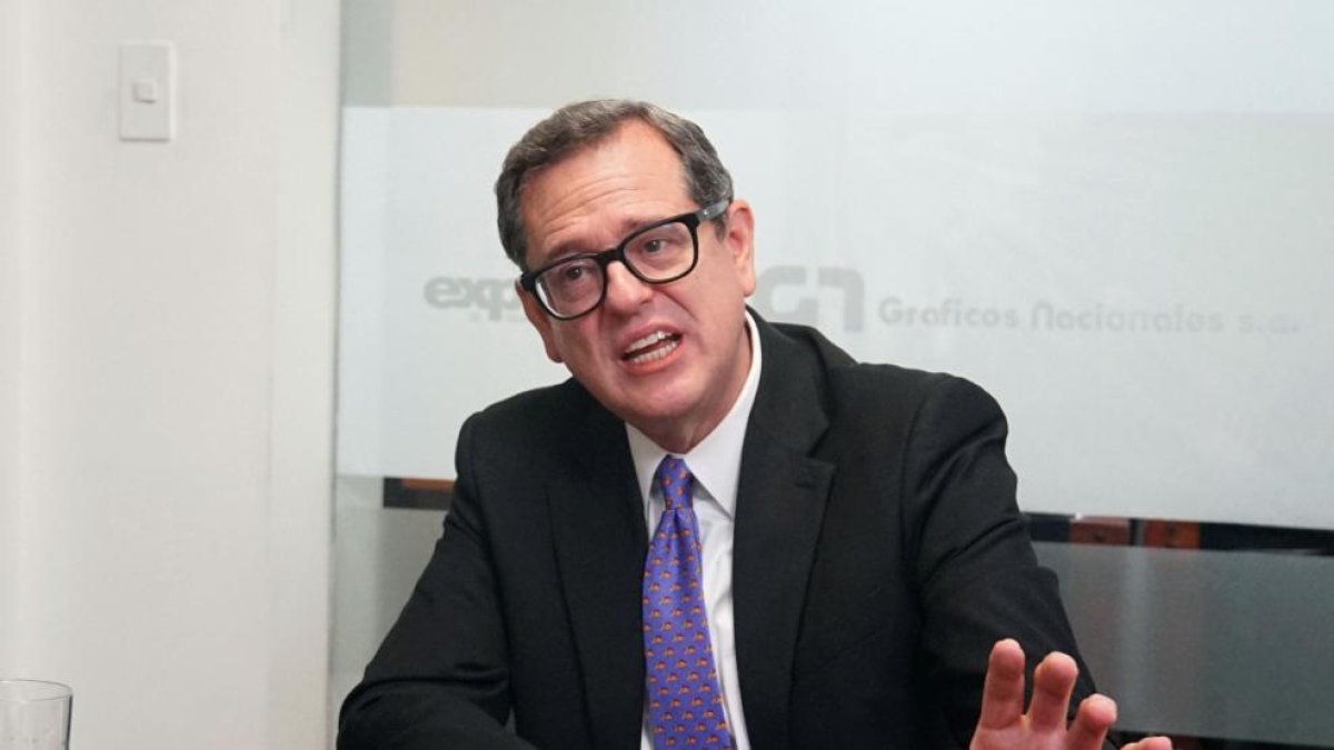 Proceso. Carlos Rabascall Salazar y Alejandra Rivas Mantilla es el binomio de  Izquierda Democrática (ID) Lista 12 ante el CNE.