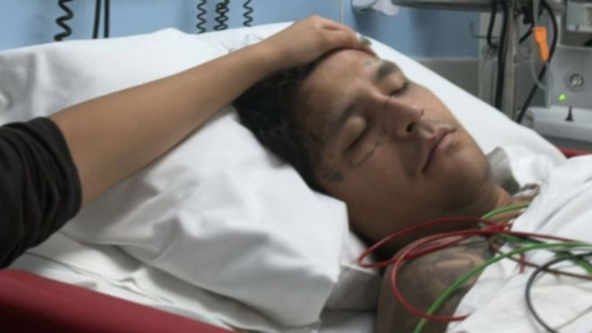 Christian Nodal fue hospitalizado d emergencia.