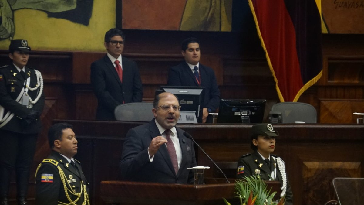 El expresidente de la Asamblea, Henry Kronfle, se despidió ante el Pleno.