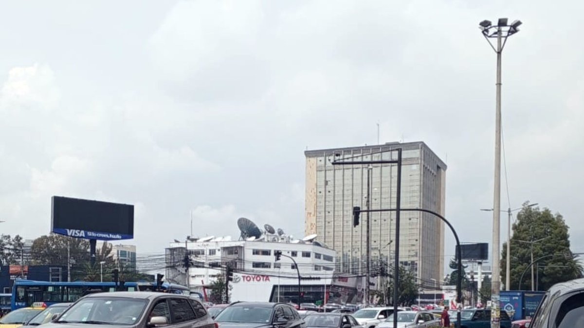 La medida de restricción vehicular se lleva a cabo de lunes a viernes en dos horarios.