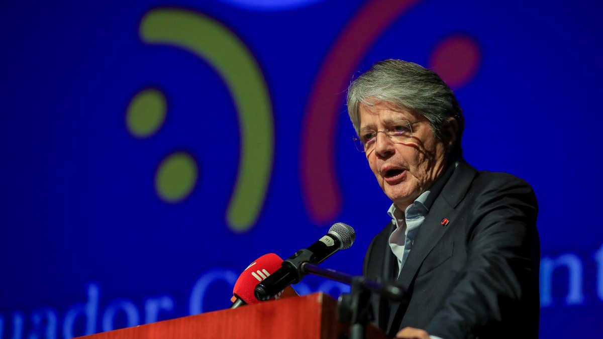 El expresidente Guillermo Lasso durante el lanzamiento de su fundación.