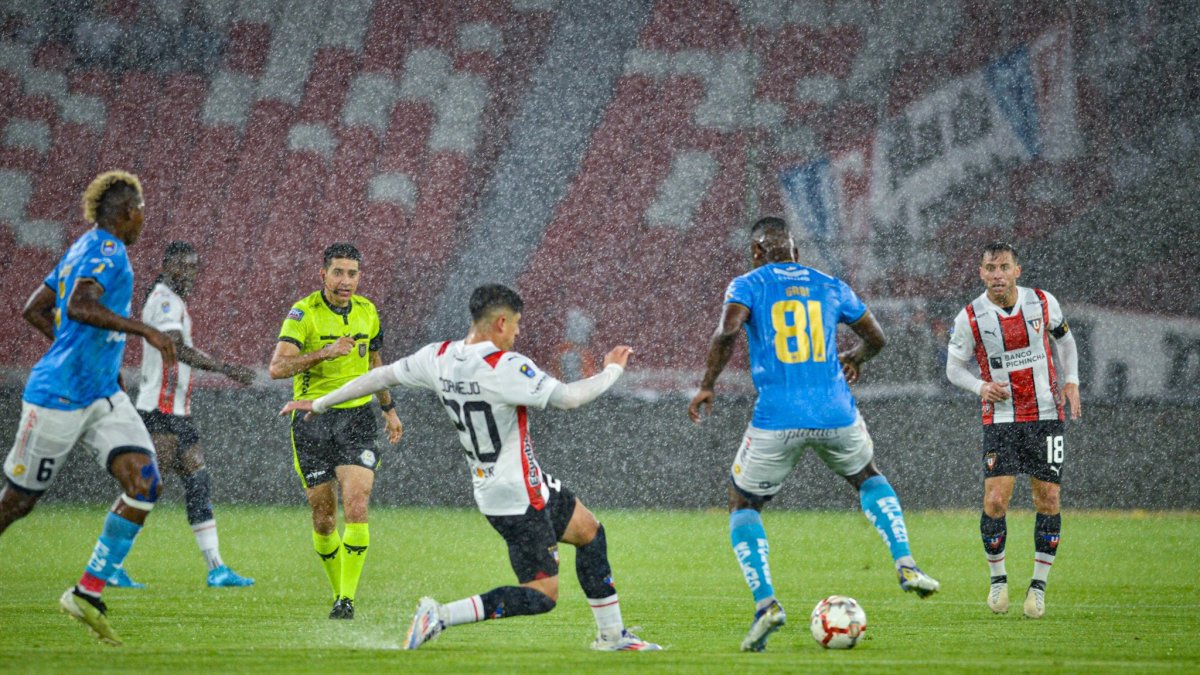 El Nacional se llevó la clasificación de Liga de Quito del estadio Rodrigo Paz.