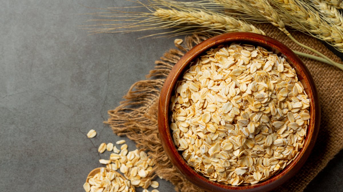 Descubre cómo preparar un licuado de proteína con avena y manzana para aumentar masa muscular