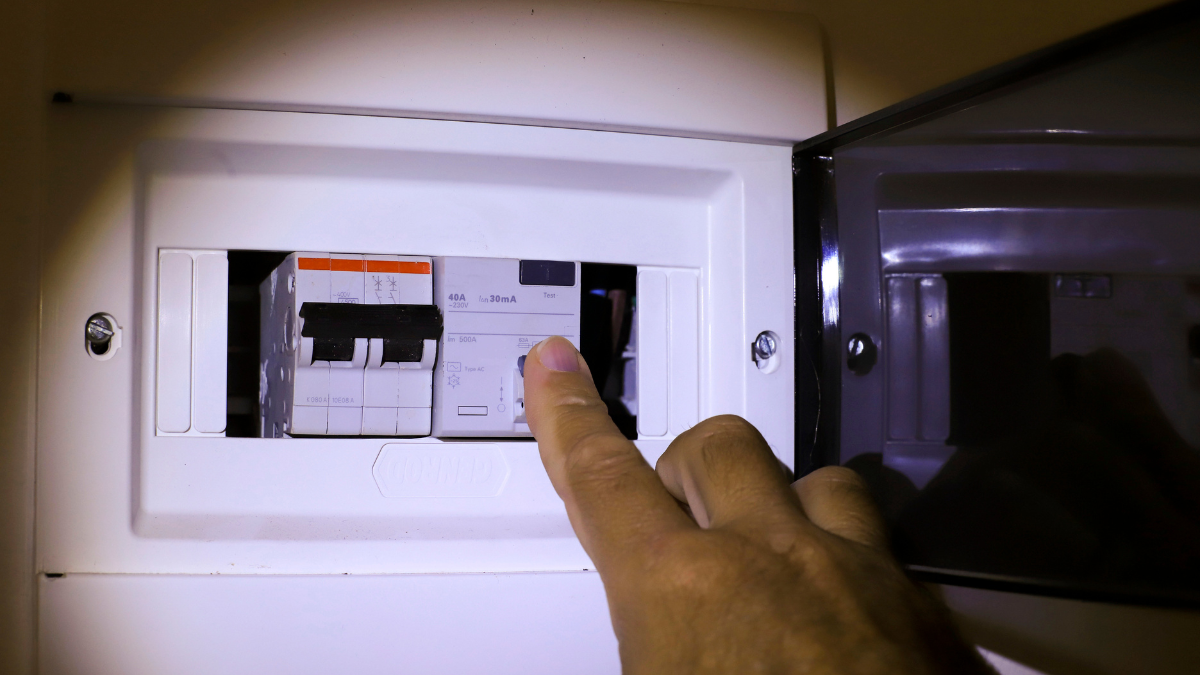 Interrupciones en el servicio eléctrico en la Perla del Pacífico continúan durante este fin de semana.