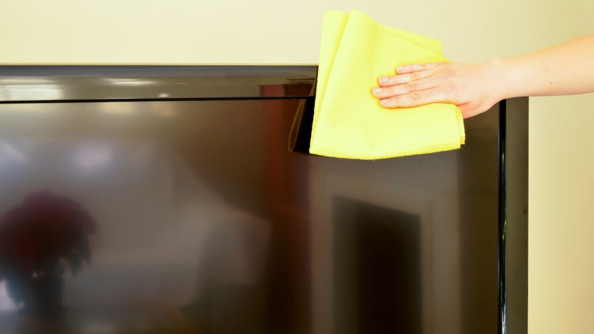 Aprende cómo limpiar la pantalla de tu televisor correctamente.