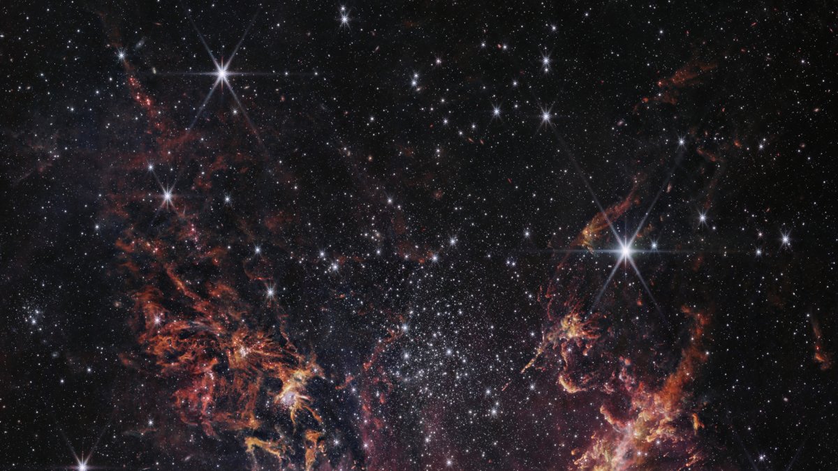 Fotografía cedida por la NASA en la que registra la región NGC 346, una de las zonas de formación de estrellas más dinámicas en las galaxias cercanas a la Vía Láctea. 