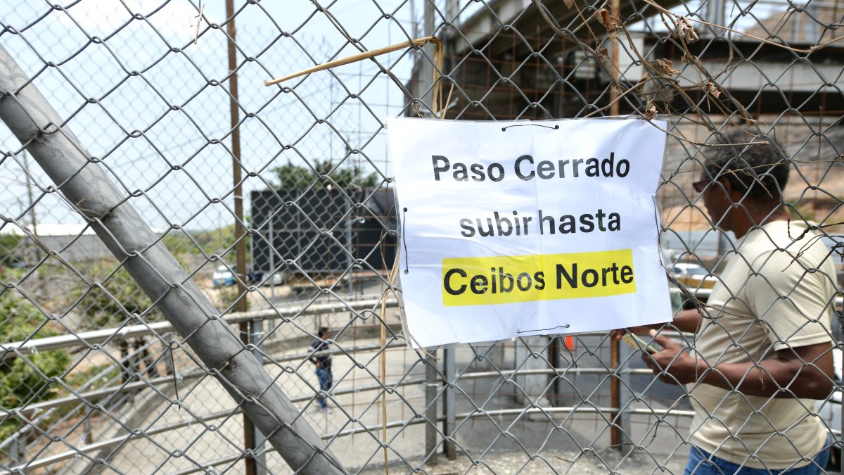 En algunos tramos se ha colocado carteles que informen sobre los cierres temporales.