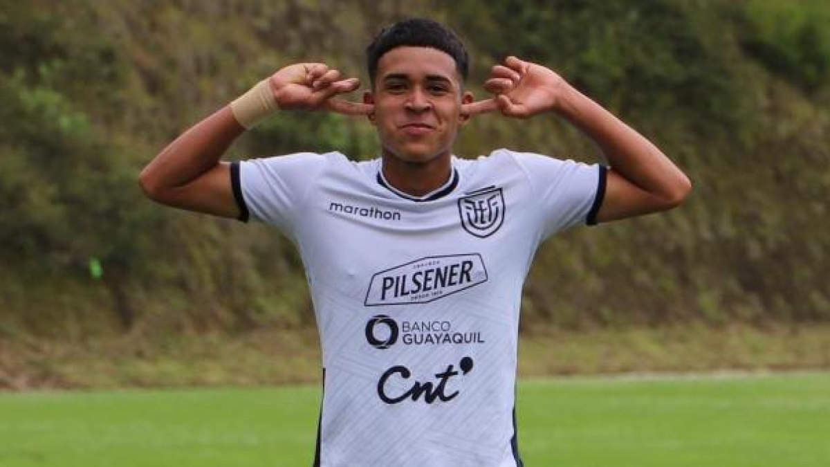 Kendry Páez en entrenamiento con la selección ecuatoriana de fútbol