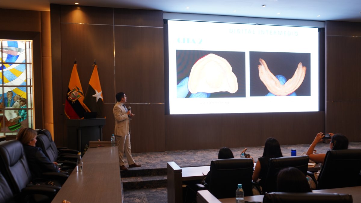 Estudio. Se presentaron nuevas técnicas para el tratamiento dental.