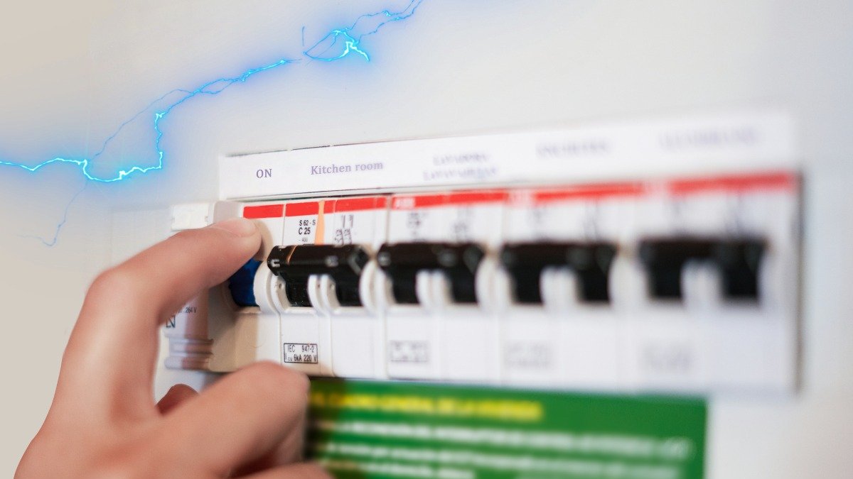 El alcalde de Guayaquil anunció que bosquejan la creación de EnerQuil, para que la ciudad no dependa del Gobierno central en materia energética.