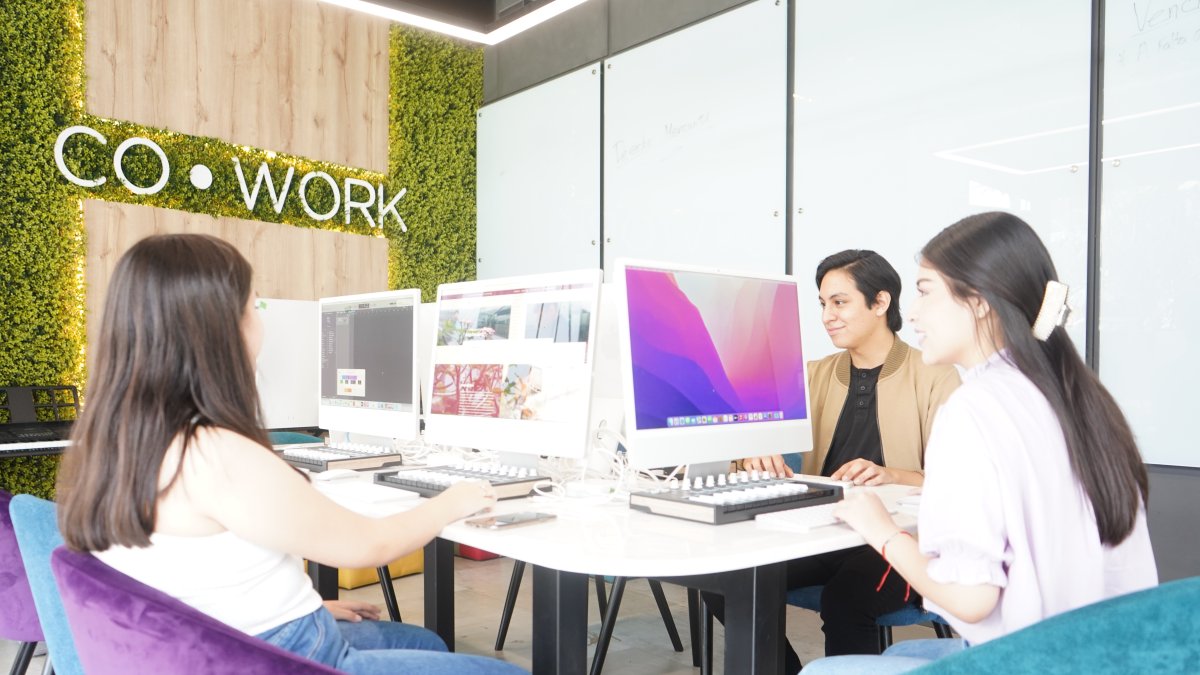 Creadores. Los estudiantes se forman en las universidades para ser creadores de contenido multimedia.