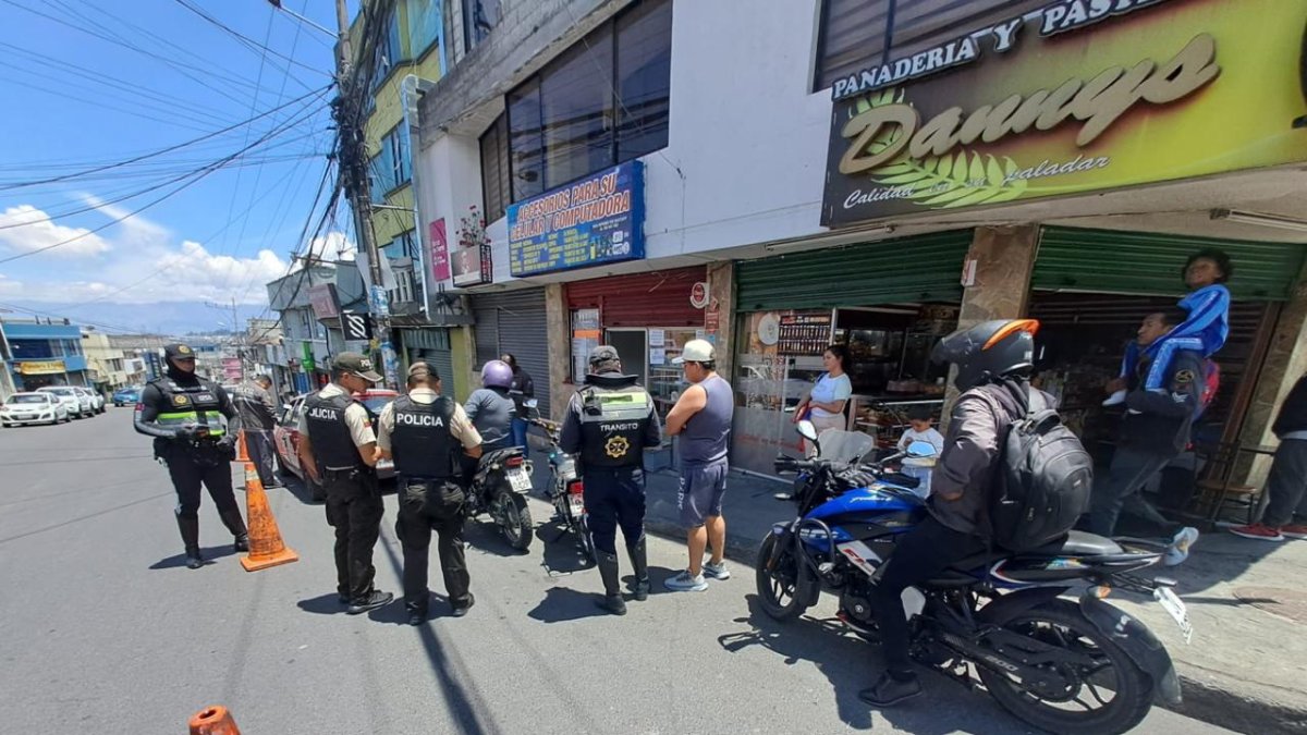 En La Roldós se hacen controles de espacios públicos, armas de fuego, locales comerciales y vehículos.