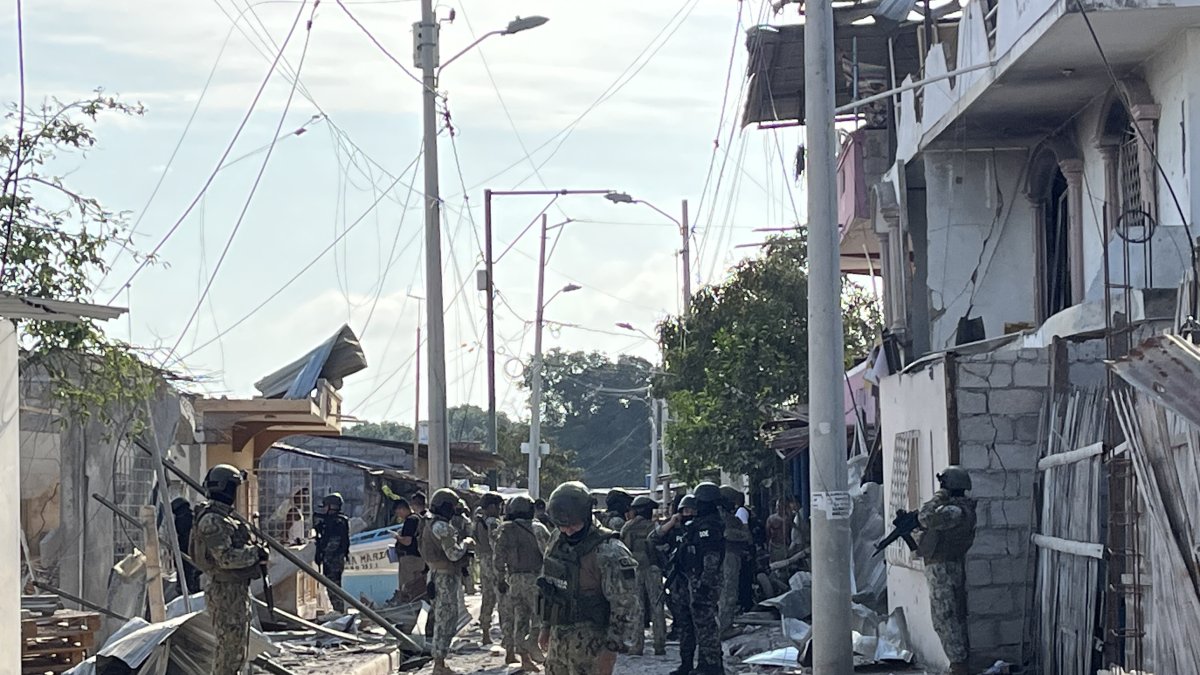 El grupo armado habría llegado por mar y tierra.