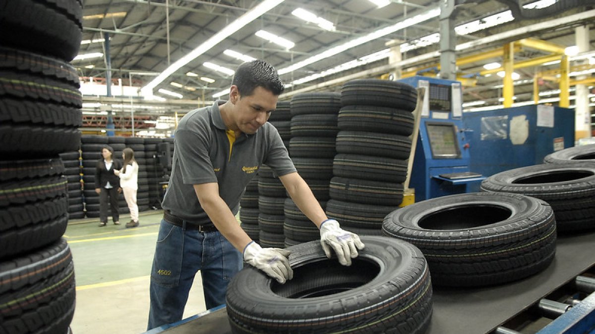 La industria cuencana teme tener que recurrir a despidos debido a los largos apagones.