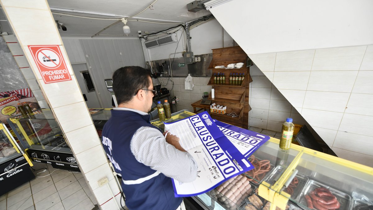 En la imagen, uno de los espacios que fue clausurado por el Municipio de Guayaquil.