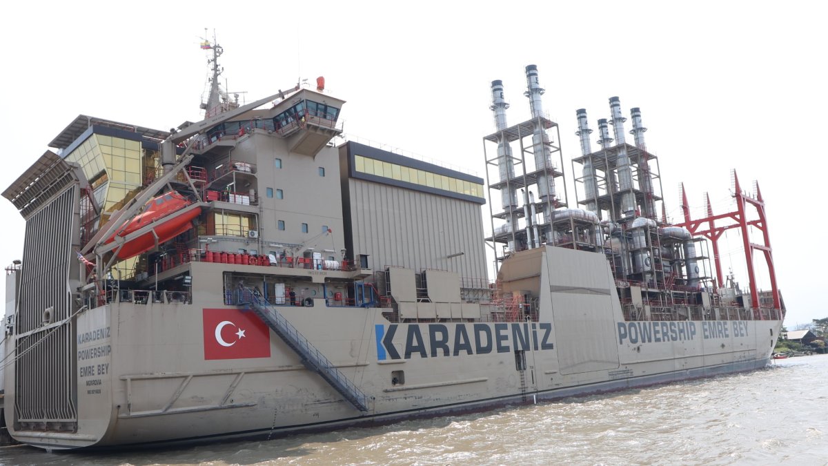 El costo de la contratación de la barcaza Emre Bey supera los 100 millones de dólares.
