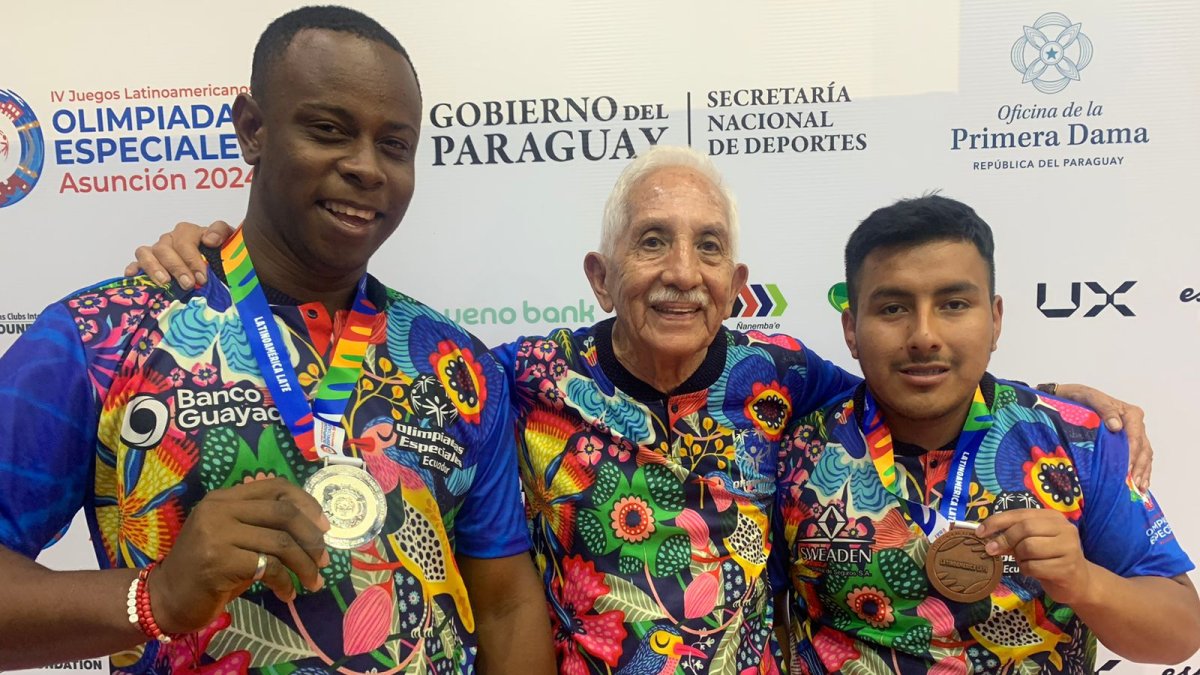 Yandry Cortez (i) y Alejandro Yauri (d) dieron las primeras medallas a la delegación ecuatoriana en la cita sudamericana de Olimpiadas Especiales, en Paraguay.