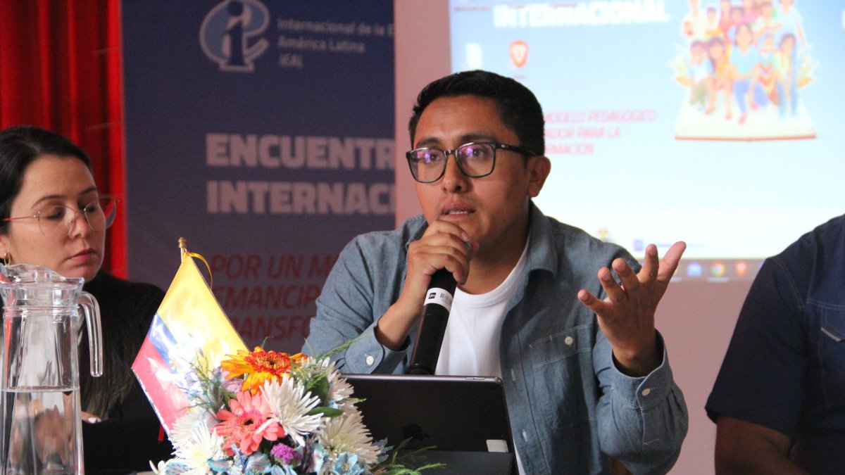 Referencial. La Unión Nacional de Educadores (UNE) solicitó a la Contraloría General del Estado que realice un examen especial al gasto en pauta del Gobierno Nacional