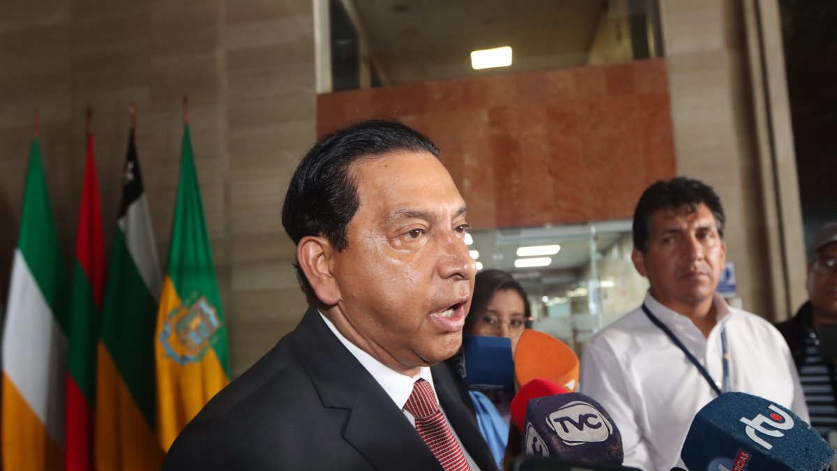 Lucio Gutiérrez (Sociedad Patriótica) señaló este lunes 7 de octubre de 2024 que aún no decide por quién votarán para la primera vicepresidencia de la Asamblea.