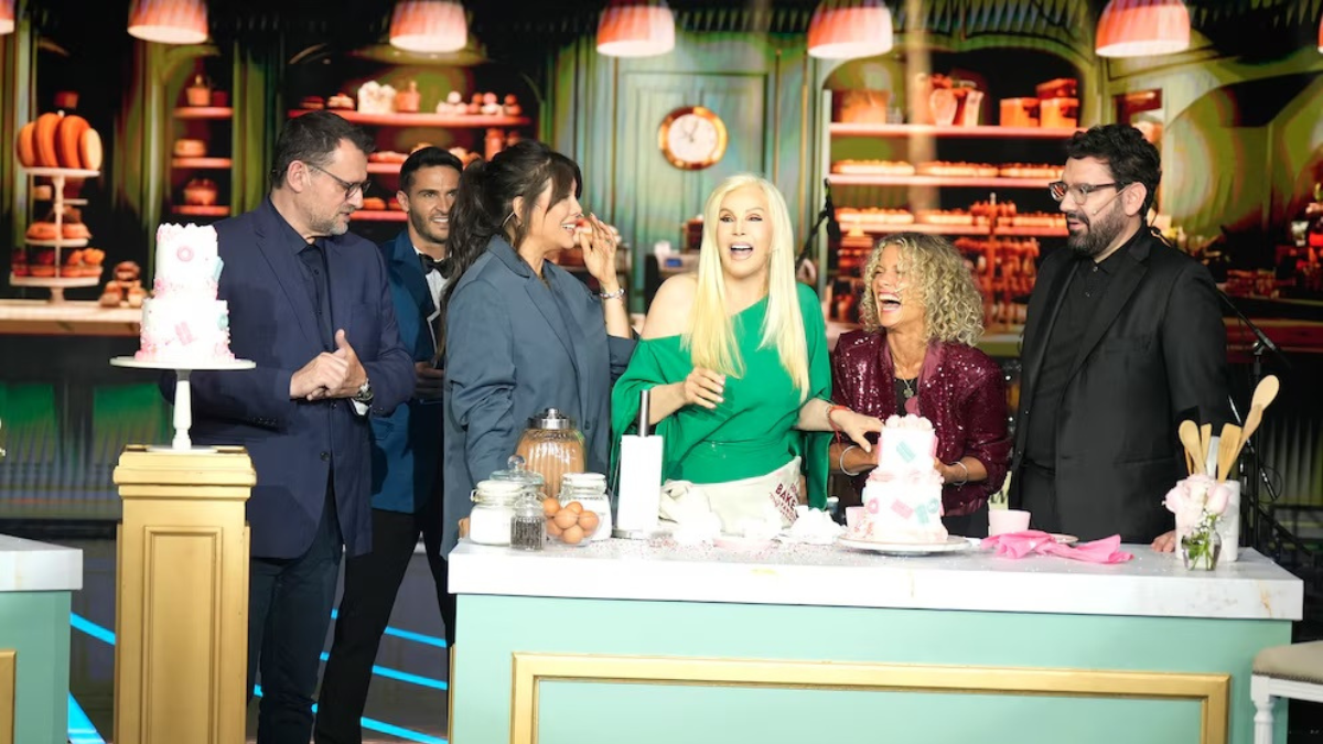 Entre risas, la anfitriona Susana Giménez y la modelo Wanda Nara se divirtieron en una competencia pastelera.