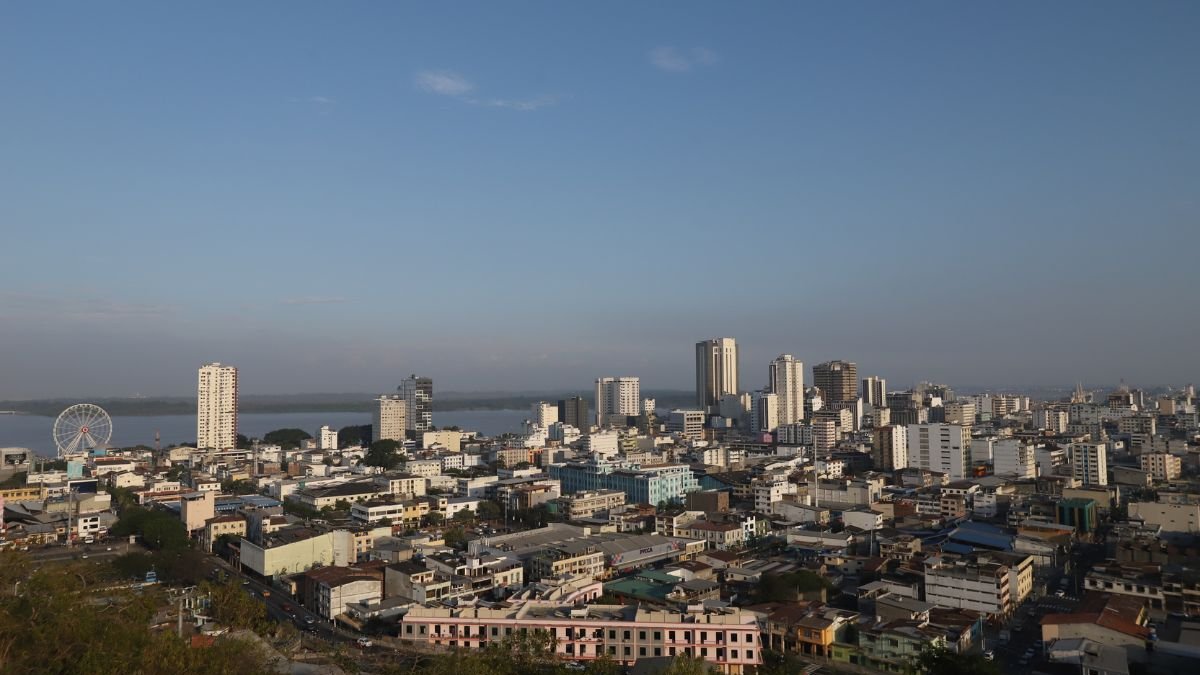 Panorámica del centro de la urbe porteña, que se ha visto afectada por la crisis energética.