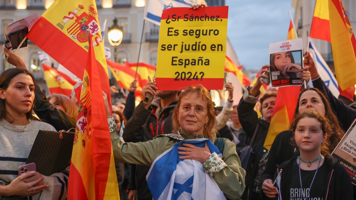 Manifestación convocada por Acción y Comunicación sobre Oriente Medio en recuerdo de las víctimas del atentado de Hamás que provocó hace un año la muerte de más de 1.200 personas.