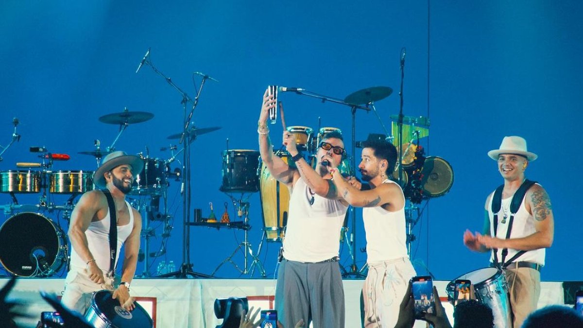 Su último sencillo, Autodiagnóstico, también será interpretado en el concierto.