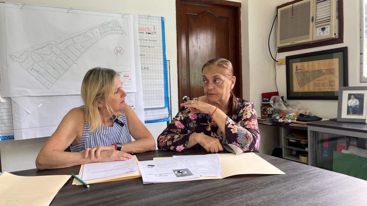 Espacios. En la ciudadela Los Ceibos, el comité barrial lo preside Renate Schenker (izq.). En el sitio los moradores además se recrean.