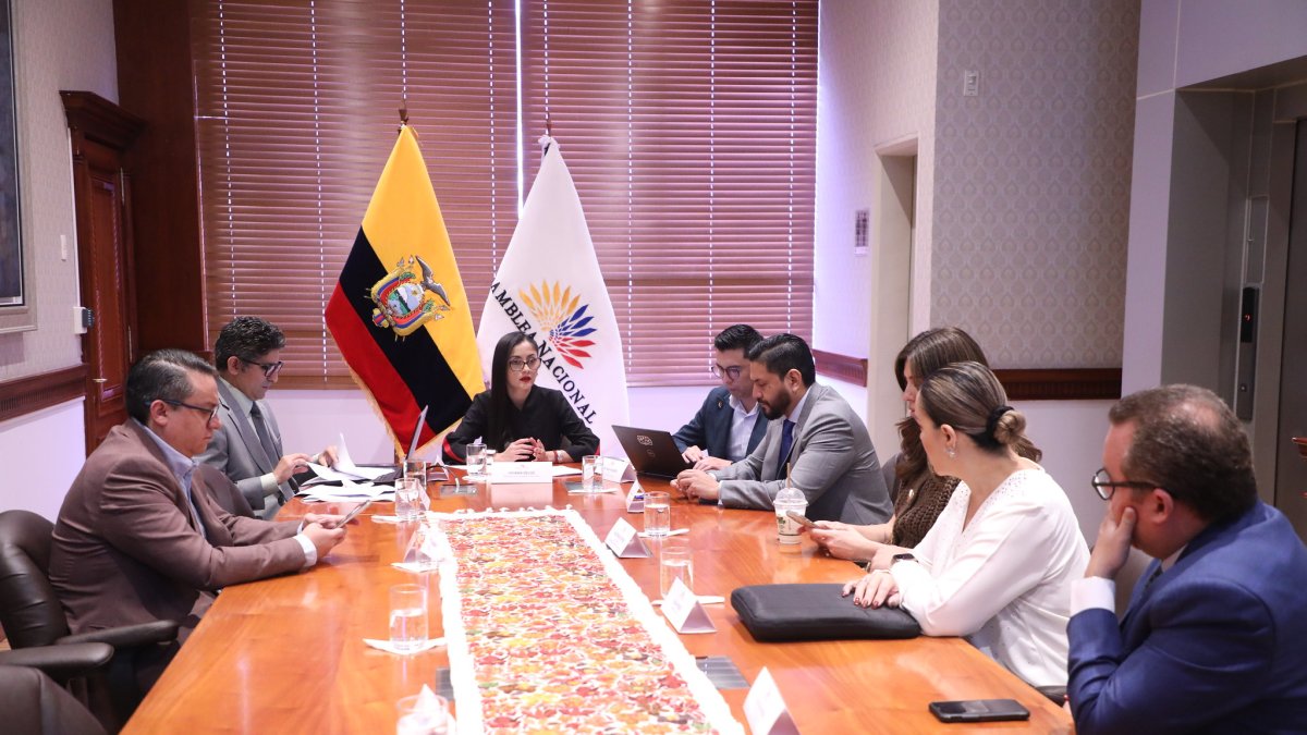 Veloz se reunió con los coordinadores de bancada el 3 de octubre de 2024.