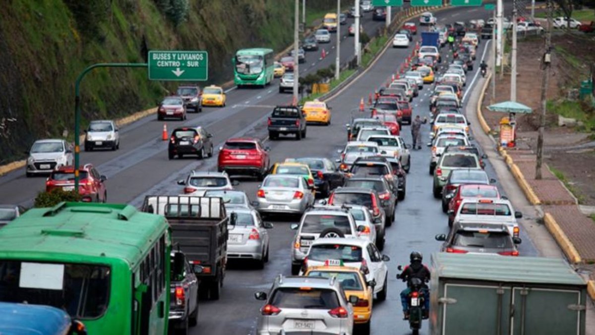La medida se lleva a cabo para reducir la congestión vehicular en la capital.