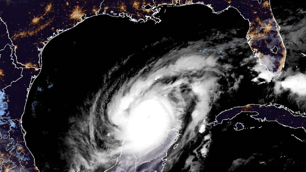 Fotografía que muestra la trayectoria del huracán Milton, de categoría 4.