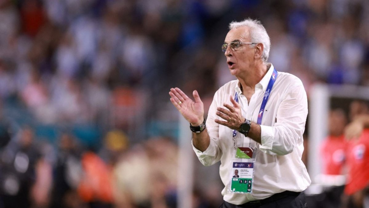 Jorge Fossati entrenador de la selección de Perú.