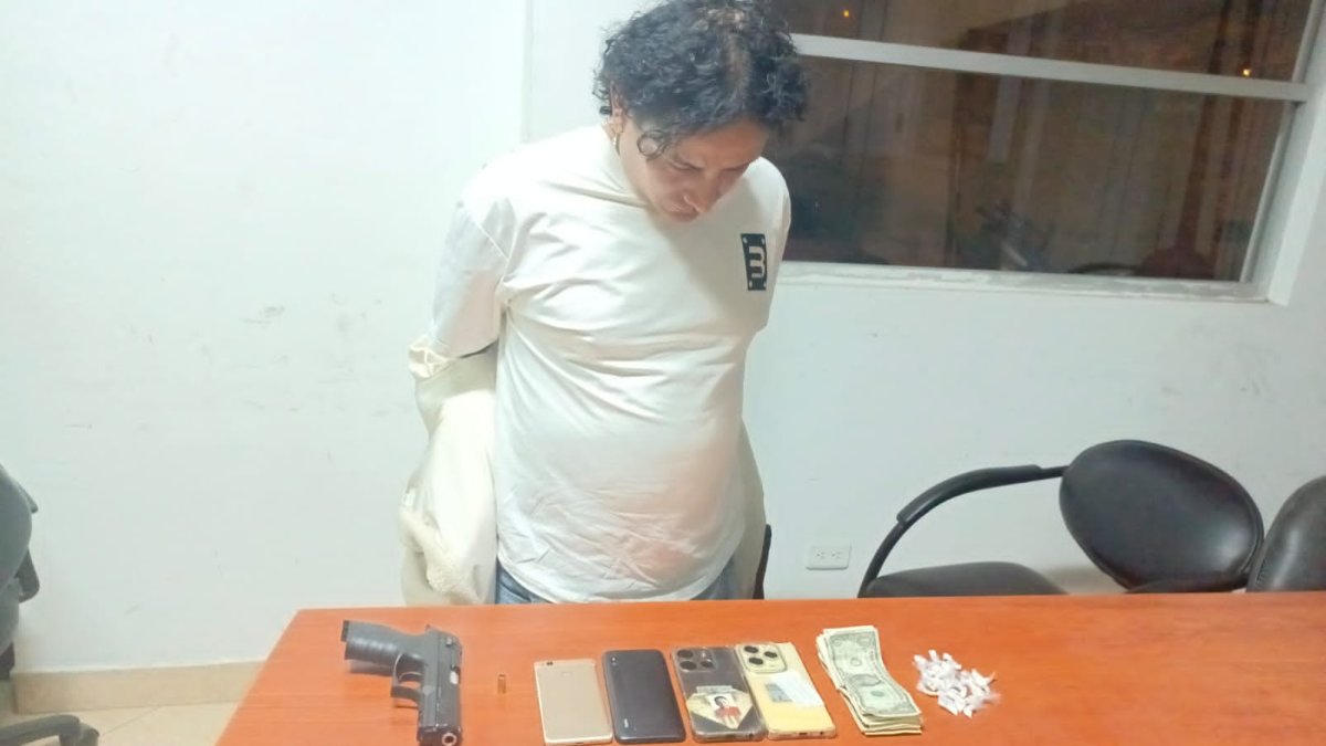 El detenido tiene antecedentes penales por tráfico ilícito en 2016 y por robo en 2021.
