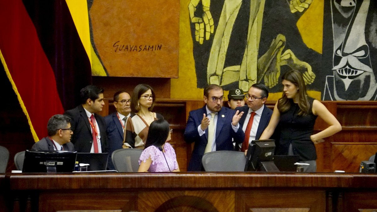 Desacuerdo. Hasta la víspera, se daba por hecho que el nuevo vicepresidente sería del PSC. El correísmo no apoyó. Los jefes de bloque enloquecen.