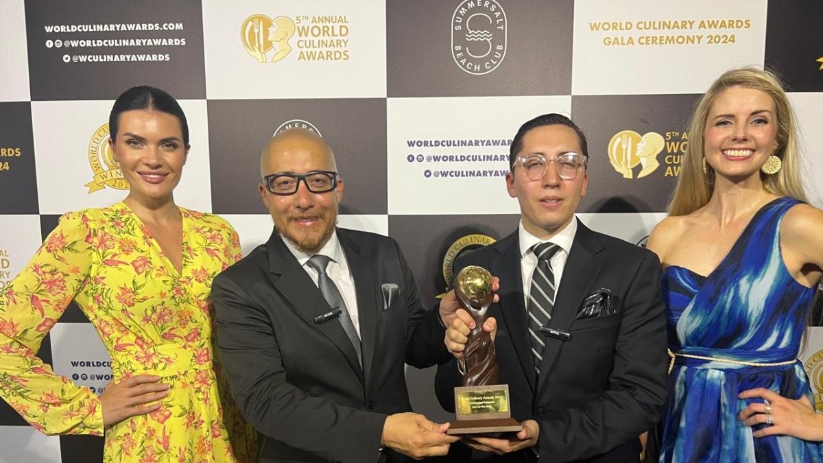 Premio. Los chefs del restaurante Zero Lab reciben el premio World Culinary Awards 2024.