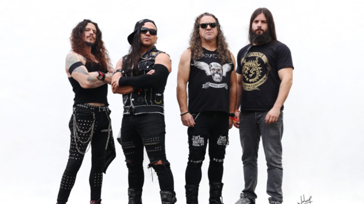 Niko del Hierro ha elegido al guitarrista Charlie Parra para sus visitas a América. En España tocan con el cofundador, Jero Ramiro.