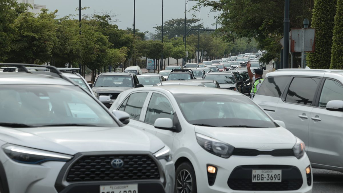 La Puntilla. La vía que conecta hacia Ciudad Celeste permanece a diario atascada. Aun con las medidas tecnológicas tomadas, el atolladero se mantiene.