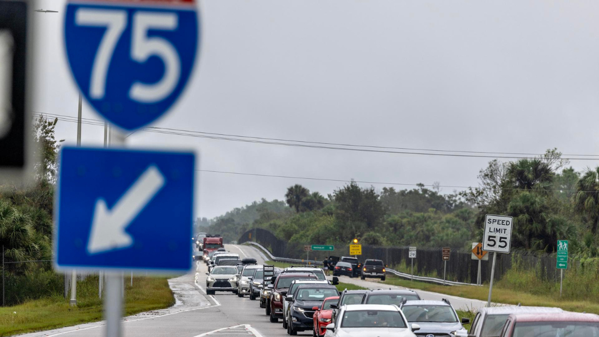 Antes de la esperada llegada a tierra del huracán Milton, una gran corriente de tráfico de evacuación se mueve lentamente hacia el sur desde el noroeste de Florida