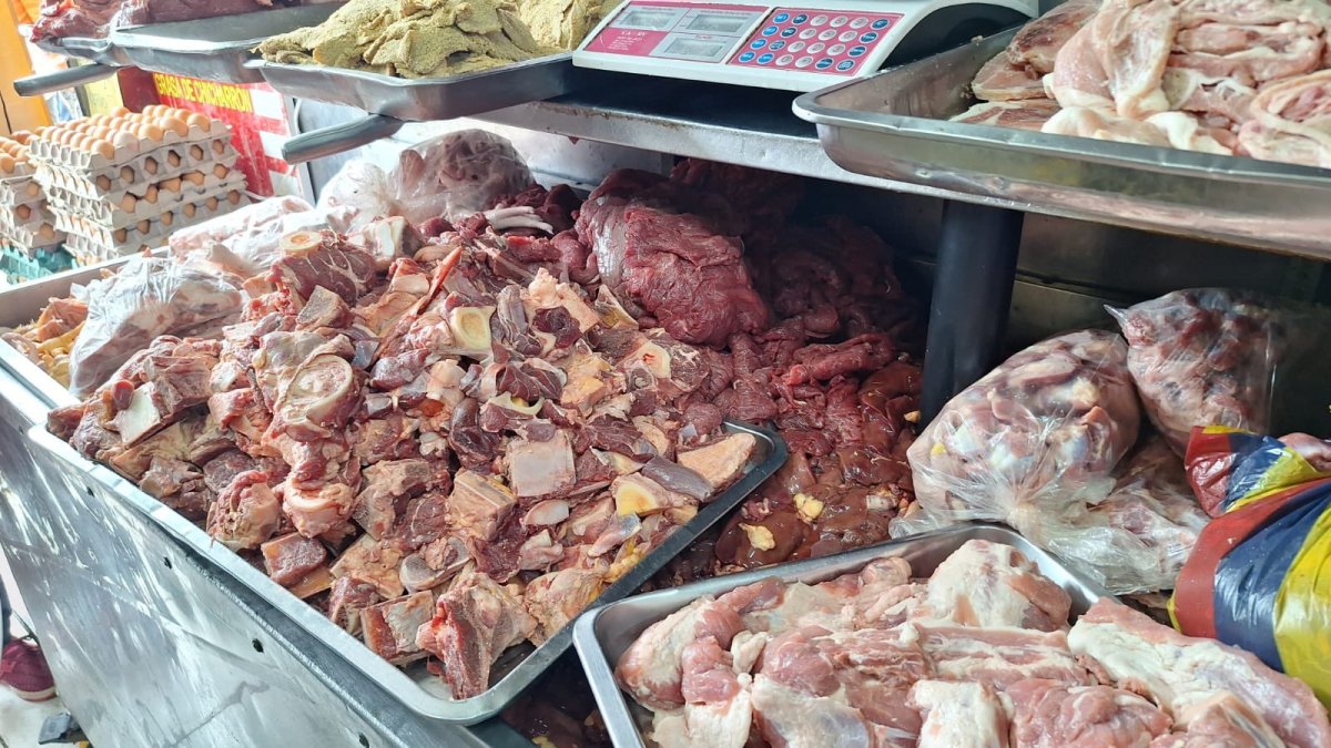 Control. Arcsa sancionó en Quito a un local que vende carnes por no cumplir con las normas de higiene.