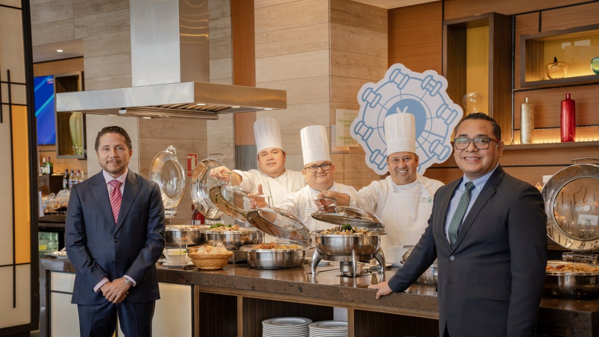 En Holiday Inn tendrán a este domingo un menú que incluye 20 tipos de platos típicos.