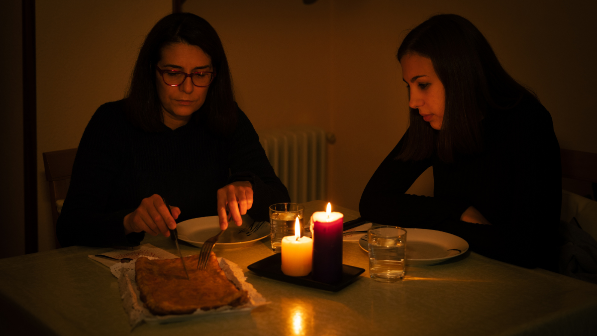 Guayaquil sobrelleva 28 días consecutivos de apagones.